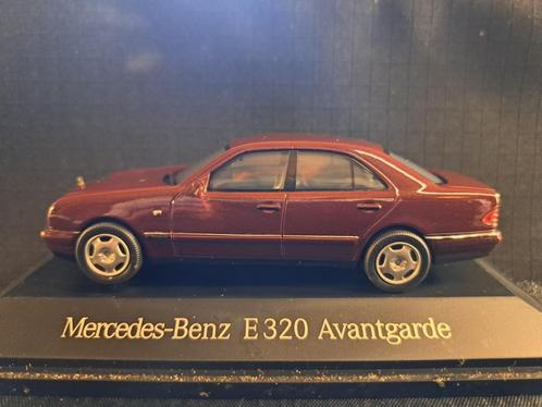 Mercedes Benz E 320T Avantgarde 1:43 - 1993 - Aubergine, Hobby en Vrije tijd, Modelauto's | 1:43, Nieuw, Auto, MiniChamps, Ophalen of Verzenden