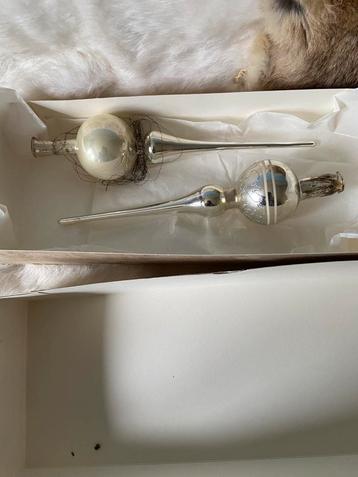 2 vintage kerstpieken in bewaardoos beschikbaar voor biedingen