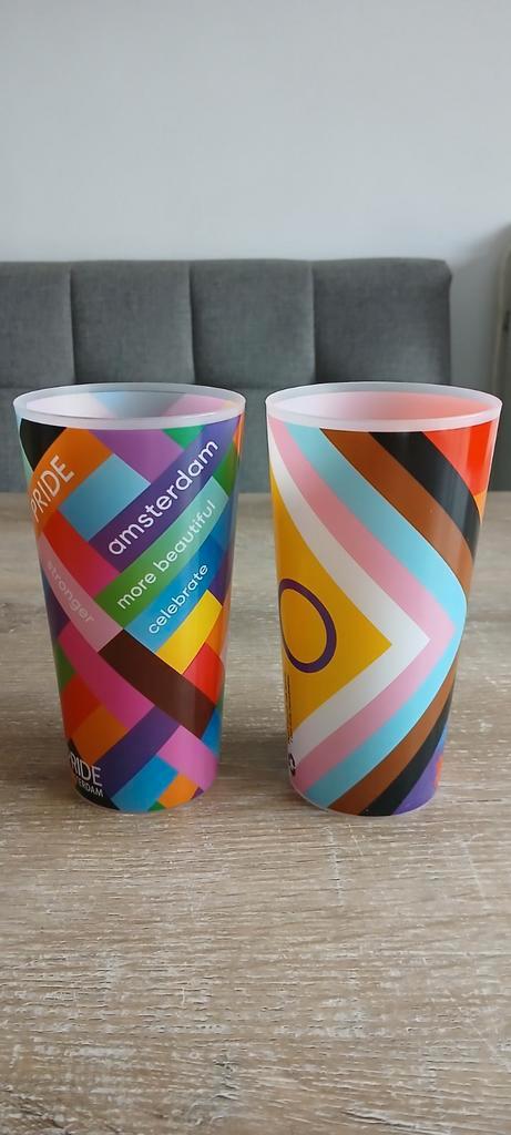 Pride amsterdam beker 2 verschillende regenboog vlag, Huis en Inrichting, Keuken | Servies, Zo goed als nieuw, Overige typen, Overige stijlen
