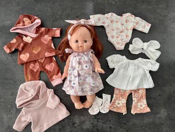 Pakket nieuwe poppenkleding voor pop 34cm. excl. pop beschikbaar voor biedingen