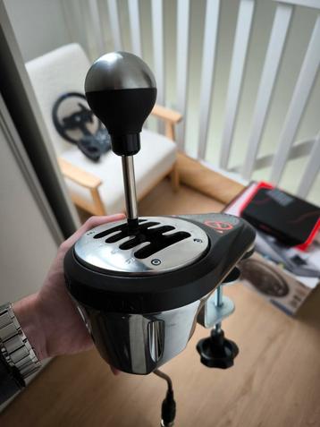 TH8A Shifter Thrustmaster + USB beschikbaar voor biedingen