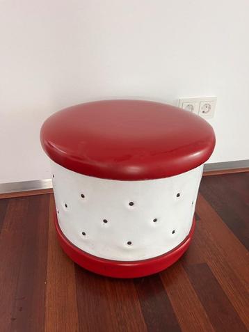 Vintage poef  en kledinghangers jaren 50 beschikbaar voor biedingen