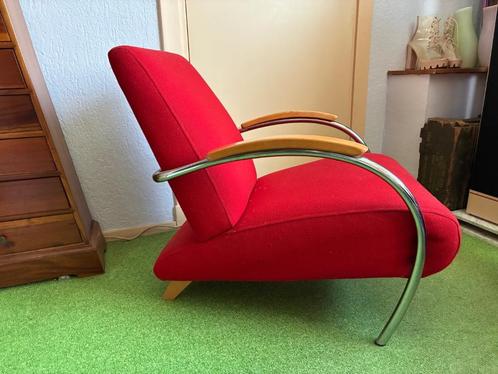 Dutch design stoel met rode bekleding, Huis en Inrichting, Fauteuils, Gebruikt, Hout, Metaal, Stof, Ophalen