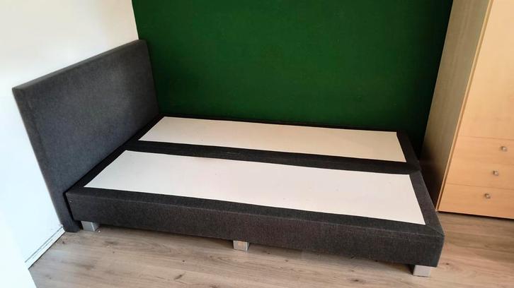 Gestoffeerde twijfelaar grijs met gratis boxspring, Huis en Inrichting, Slaapkamer | Boxsprings, Gebruikt, 120 cm, 200 cm, Twijfelaar