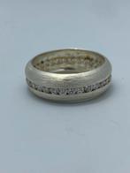 Zilver ring mat met zirkonia kristallen, NVT, Ophalen of Verzenden, Zo goed als nieuw, 17 tot 18