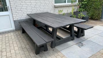 Zwaar massief eiken picknick tafel met banken beschikbaar voor biedingen