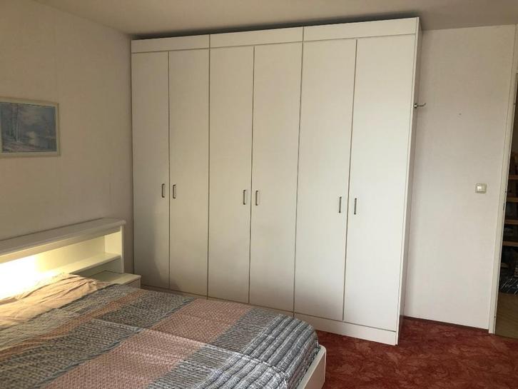 Grote linnenkast (hang/leg) en IKEA kast, Huis en Inrichting, Kasten | Kledingkasten, Gebruikt, 200 cm of meer, 200 cm of meer