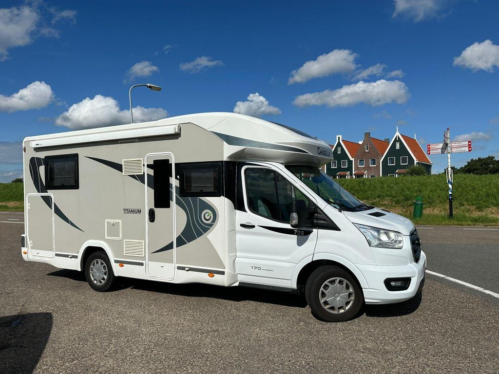 Chausson Titanium 708 Automaat, Queensbed, Hefb, Caravans en Kamperen, Campers, Automaat, Ringverwarming, Ford, 7 tot 8 meter