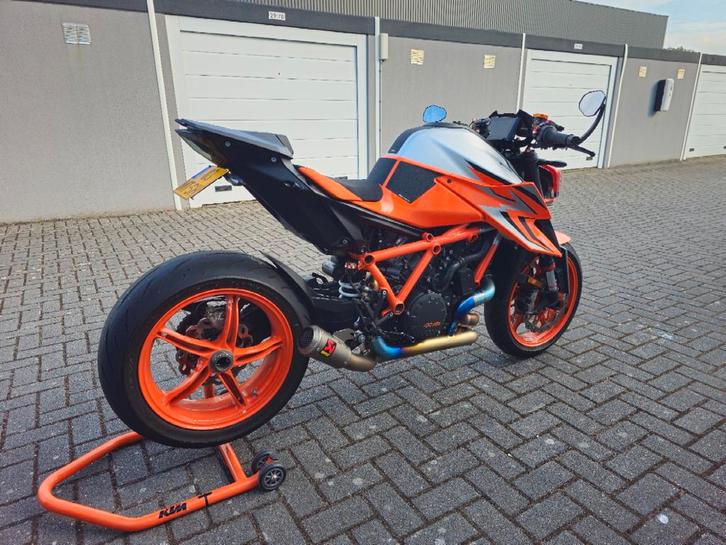 KTM Super Duke 1290r - Full Akra - Lage km stand!!, Motoren, Motoren | KTM, Particulier, Naked bike, meer dan 35 kW, 2 cilinders