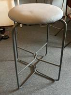 Mooie grijze bar kruk, Huis en Inrichting, Barkrukken, Ophalen, 60 tot 90 cm, Zo goed als nieuw, 1 kruk