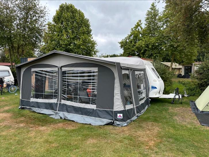 Hobby Excellent Easy, Caravans en Kamperen, Caravans, Particulier, tot en met 4, 1000 - 1250 kg, Rondzit, Hobby, Vast bed, Douche