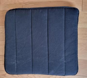 Zwart plat kussen 50 X 60 cm, afkomstig van Ikea (Poäng) beschikbaar voor biedingen