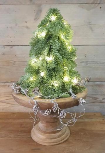 Kunst kerstboom  beschikbaar voor biedingen