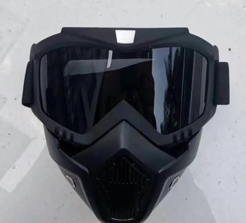 One full-face covering mask beschikbaar voor biedingen