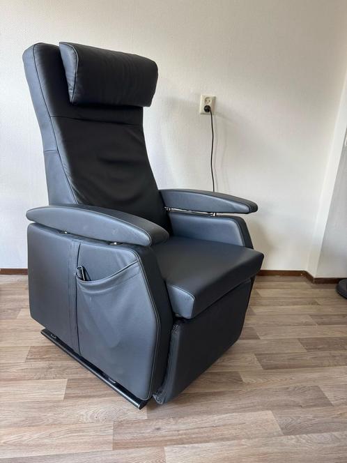 Elektrische sta op stoel leer softline met draaiplateau, Huis en Inrichting, Fauteuils, Zo goed als nieuw, Leer, Ophalen
