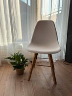 Leuke witte kuipstoel, Huis en Inrichting, Stoelen, Wit, Zo goed als nieuw, Ophalen, Hout