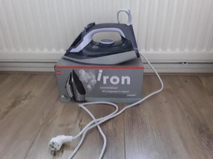 Stoomstrijkijzer HEMA 2400 Watt, Witgoed en Apparatuur, Strijkijzers en Strijkplanken, Zo goed als nieuw, Strijkijzer met snoer