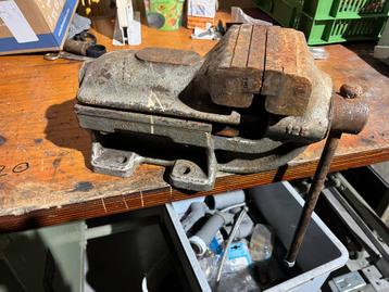 Zware bankschroef te koop  kan 17 cm open beschikbaar voor biedingen