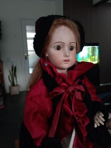 Jumeau-stijl pop, zeker 50 jaar oud  beschikbaar voor biedingen