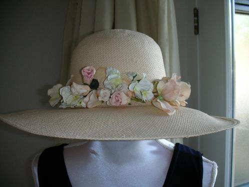 NIEUW prachtige grote dames hoed MAISON DE BONNETERIE nude, Kleding | Dames, Hoeden en Petten, Nieuw, Hoed, 56 of 57 cm (M, 7 of 7⅛ inch)