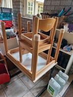 Schilte school tafels en stoelen, Ophalen