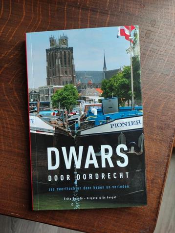 Dwars door Dordrecht Frits Baarda wandelgids 