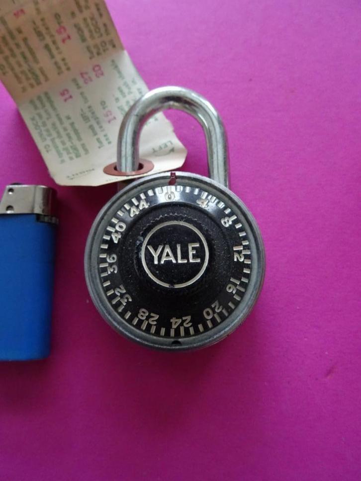 OUD ANTIEK YALE CODE CIJFER HANGSLOT SLOT SLOTEN SLEUTEL, Antiek en Kunst, Curiosa en Brocante, Ophalen of Verzenden