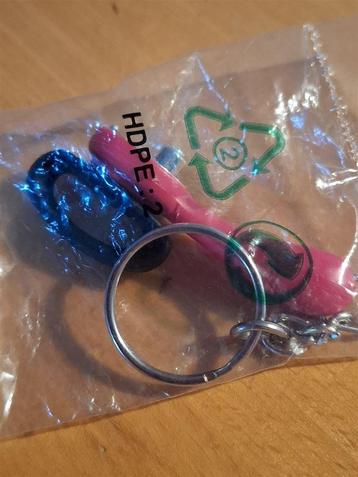 Blikopener sleutelhanger en meer Tupperware beschikbaar voor biedingen