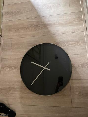 Wandklok karlsson beschikbaar voor biedingen