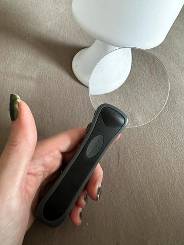 Loep met Verlicting en Opbergzakje beschikbaar voor biedingen