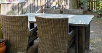 Tuinset met 4 stoelen en glazen tafelblad beschikbaar voor biedingen