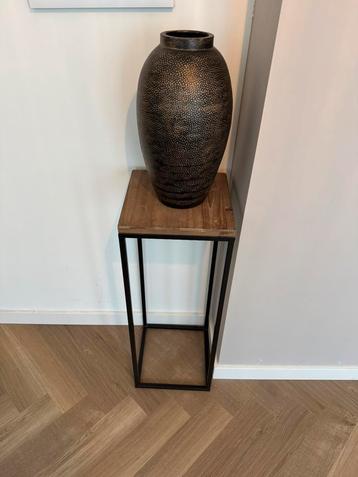 Zuil + vaas beschikbaar voor biedingen