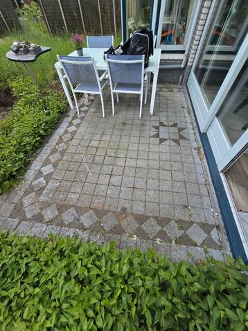 GRATIS SIERBESTRATING EN TEGELS In Vaassen  beschikbaar voor biedingen