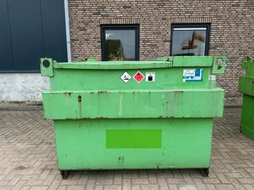 Kiwa IBC Steenbergen 2000 liter Dieseltank met handpomp Mili beschikbaar voor biedingen