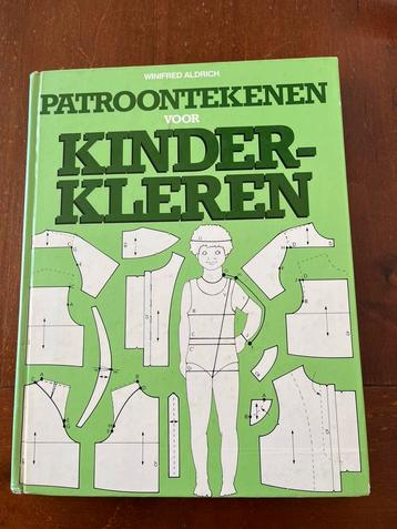 W. Adrich Patroontekenen voor kinderkleren  beschikbaar voor biedingen