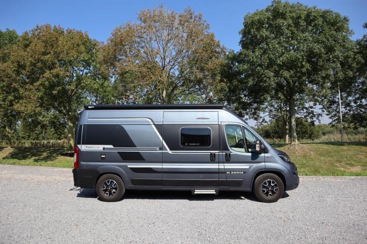 Buscamper Adria 600 Twin Automaat, Caravans en Kamperen, Campers, Bedrijf, tot en met 2, Buscamper of Camperbus, Adria, Fiat, Diesel