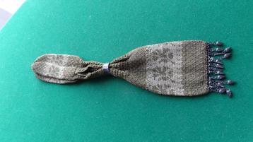 Antieke stoffen beurs met stalen pegels Azië 19e eeuw beschikbaar voor biedingen