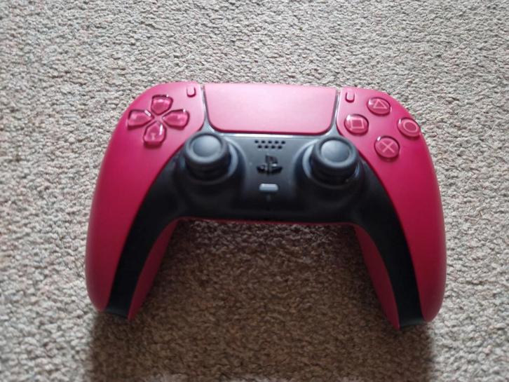 Cosmic Red PS5 Dualsense met TMR Sticks - Perfect!, Spelcomputers en Games, Spelcomputers | Sony PlayStation Consoles | Accessoires