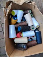 Lockgaren lockmachine 50 klossen diverse kleuren, Hobby en Vrije tijd, Naaimachines en Toebehoren, Ophalen of Verzenden, Zo goed als nieuw