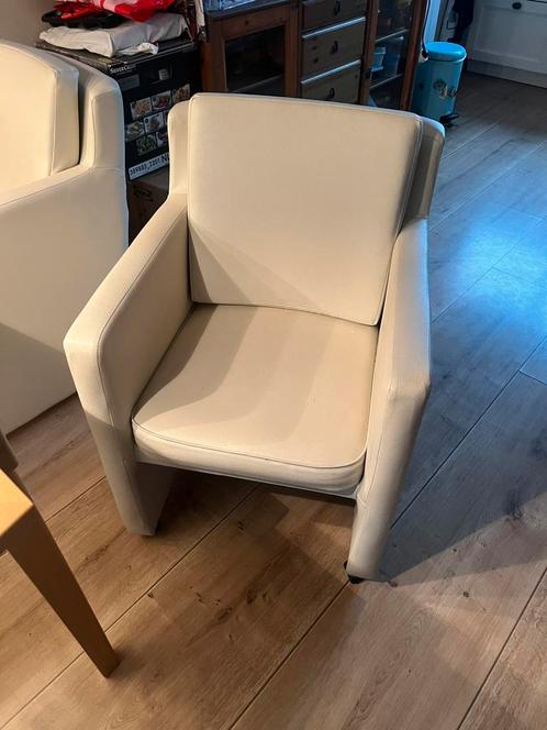 Kunstlederen witte eettafel stoelen (4x) op wieltjes., Huis en Inrichting, Stoelen, Zo goed als nieuw, Vier, Wit, Ophalen