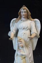 100245=Beschermengel ,bisquit porselein.  1011, Antiek en Kunst, Ophalen of Verzenden