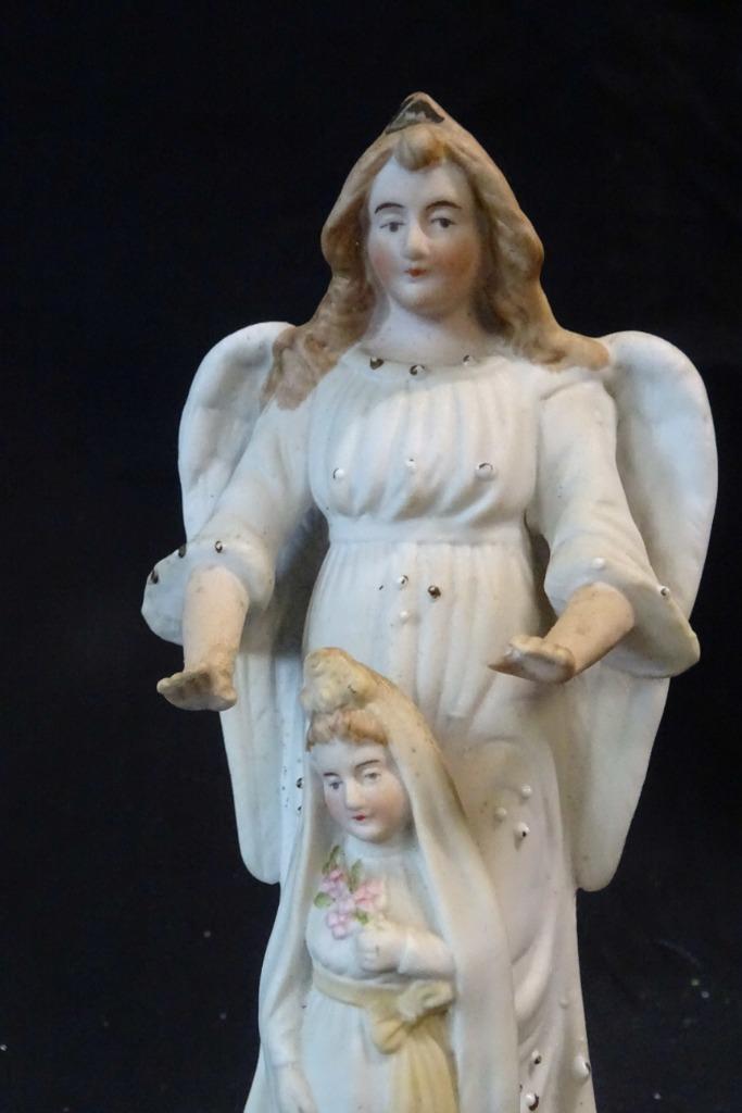 100245=Beschermengel ,bisquit porselein.  1011, Antiek en Kunst, Antiek | Religie, Ophalen of Verzenden