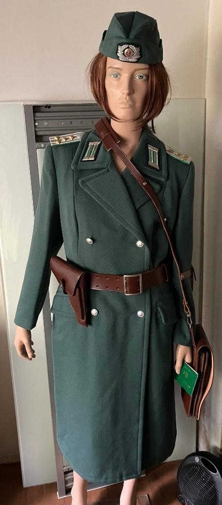 Grote collectie DDR dames uniformen, Verzamelen, Militaria | Algemeen, Landmacht, Kleding of Schoenen, Duitsland, Ophalen of Verzenden