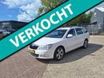 Skoda Octavia Combi 1.2 TSI Elegance Business Line AUTOMAATB, Auto's, Skoda, Euro 5, Gebruikt, 4 cilinders, Wit