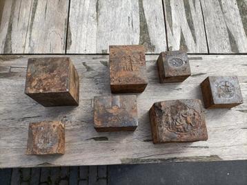 7 antieke cobalt blokken of gewichten. Vintage 