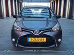 Toyota Yaris Dynamic 1.3 16V Vvt-i 5DR 2015 N.A.P. Trekhaak, 40 €/maand, 4 cilinders, Start-stop-systeem, Leder en Stof