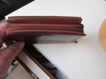 RITSPORTEMONNEE,BRUIN,VEEL RUIMTE,RUNDLEER,STUNT €29NU€5 beschikbaar voor biedingen