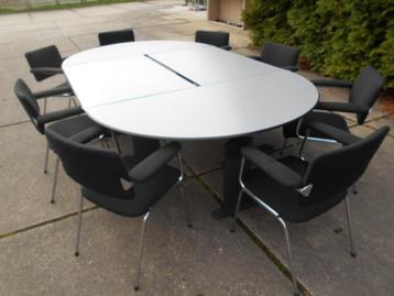 kantine vergadertafel met 8 stoelen beschikbaar voor biedingen
