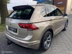 Volkswagen Tiguan 1.4 TSI DSG I R LINE I Trekhaak I COCPIT I, Auto's, Volkswagen, Zwart, 4 cilinders, 150 pk, Beige
