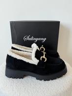 Suede Teddy Loafers, Nieuw, Ophalen of Verzenden, Instappers, Zwart